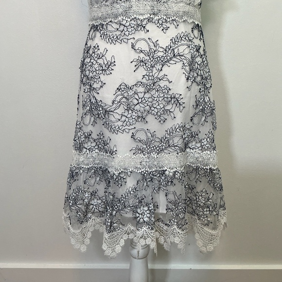 Adelyn Rae White & Navy Embroidered Lace Fit & Flare Dress Size M - Picture 3 of 9